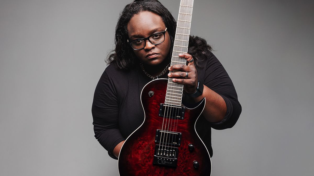 Diamond Rowe with her Jackson Pro Series DR12MG EVTN6 signature model
